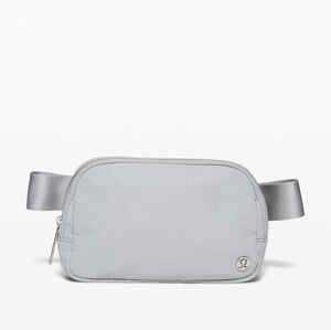 Lululemon everywhere belt bag in Seal Grey NWT